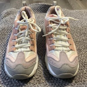 Skechers d-lites tennis shoes